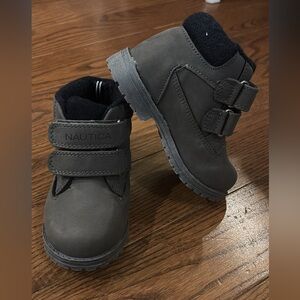 NEW Nautica Kids Gray Boots - size 7